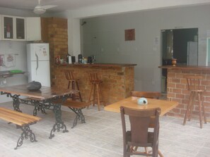 Outdoor dining - ClubeHostel São Francisco (Niteroi)