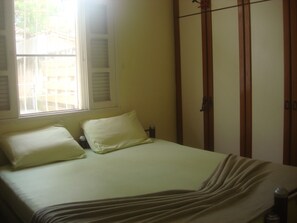 Hypo-allergenic bedding, Select Comfort beds, individually furnished - ClubeHostel São Francisco (Niteroi)