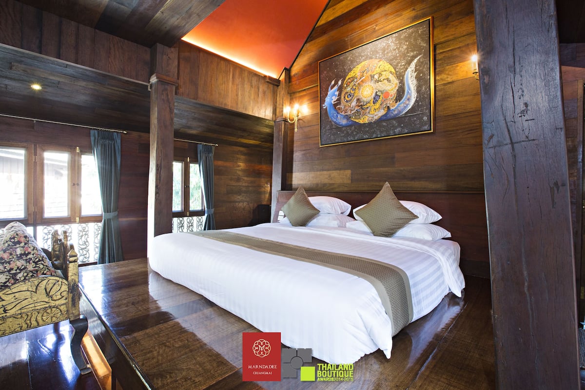 Premium bedding, free minibar items, in-room safe