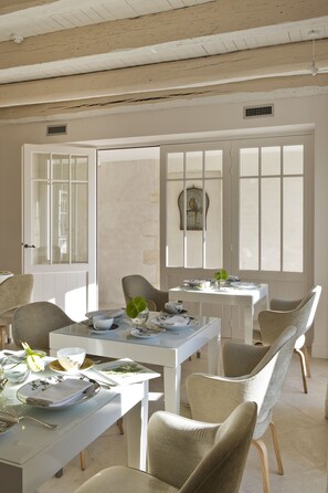 Daily continental breakfast (EUR 26 per person)