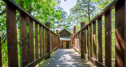 Eureka Springs Treehouses, Hobbit Caves & Castles