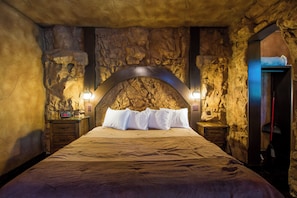 Cave | Iron/ironing board, free WiFi, bed sheets