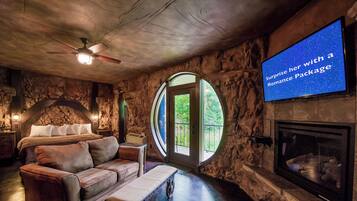 Cave | Iron/ironing board, free WiFi, bed sheets