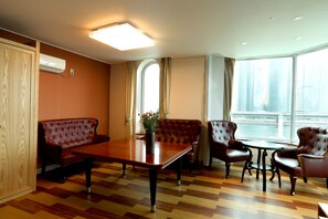 Suite, pemandangan samudra | Area keluarga | TV LED