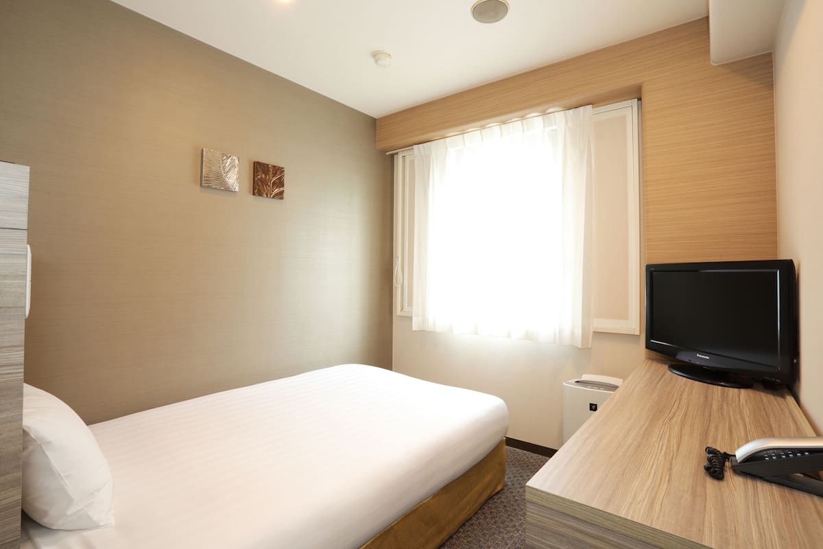 Desk, blackout curtains, free WiFi, bed sheets