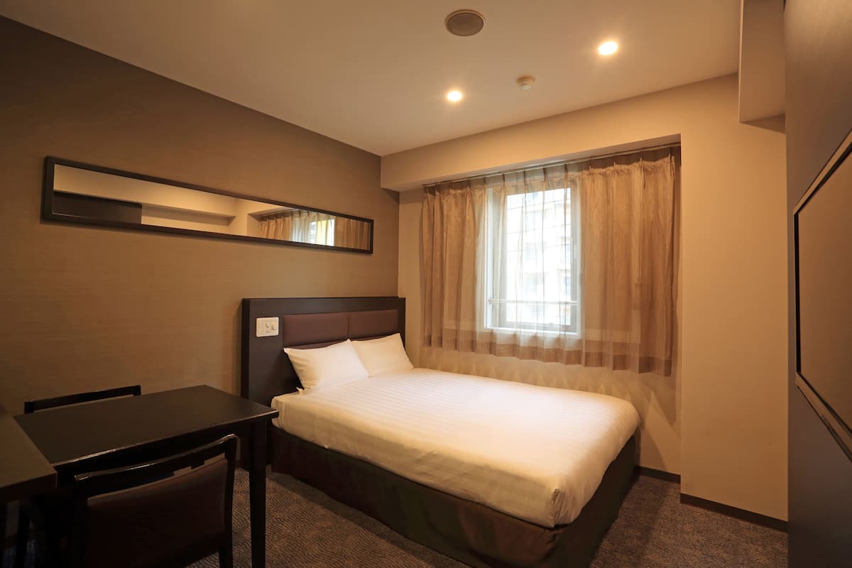 Desk, blackout curtains, free WiFi, bed sheets