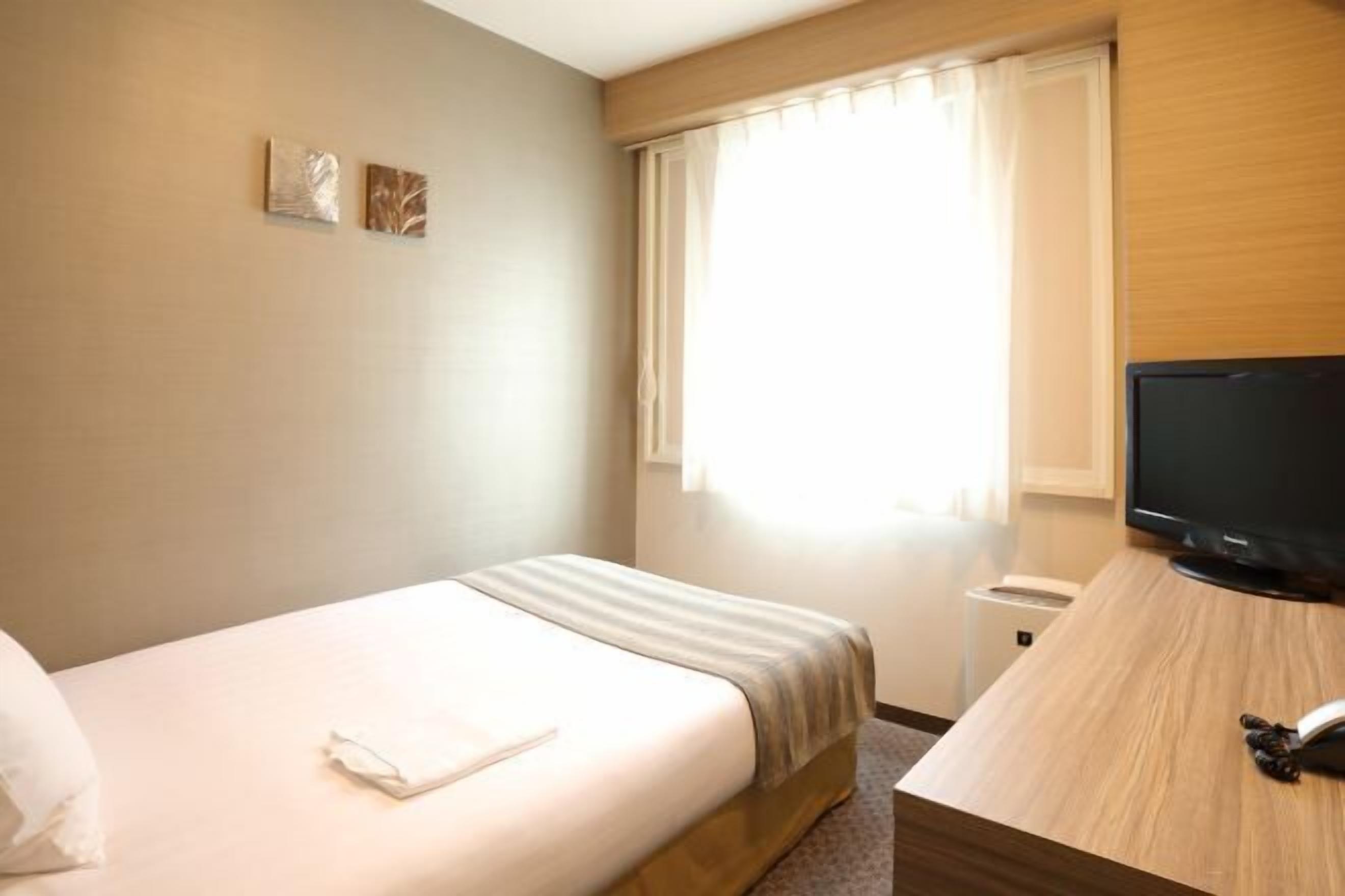 Desk, blackout drapes, free WiFi, bed sheets