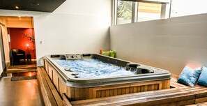 Indoor pool, pool loungers