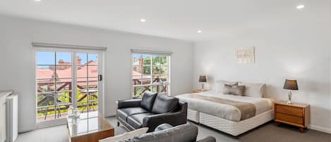 Deluxe Room | Iron/ironing board, free WiFi, bed sheets