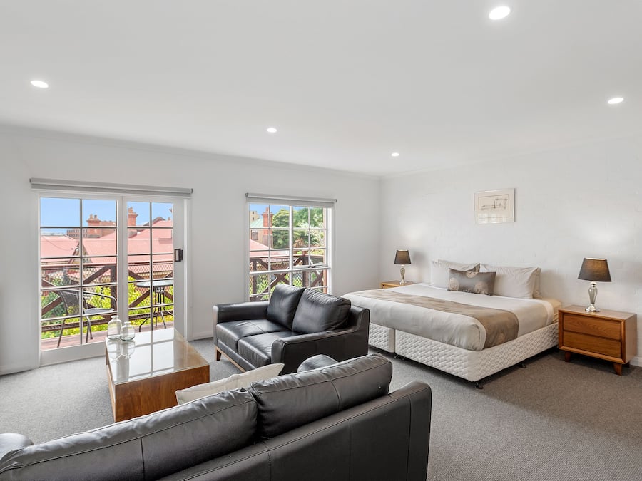 Deluxe Room | Iron/ironing board, free WiFi, bed sheets