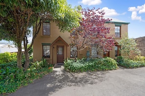 Front of property - Hideaway on George (Launceston)
