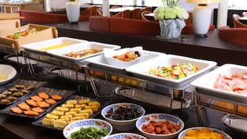 Petit-déjeuner buffet (1500 JPY par personne)