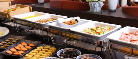 Petit déjeuner buffet (1500 JPY par personne)