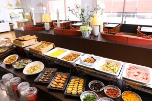 A buffet with various food options, including salads, meats, and desserts. - KOKO HOTEL Tomakomai (Tomakomai)
