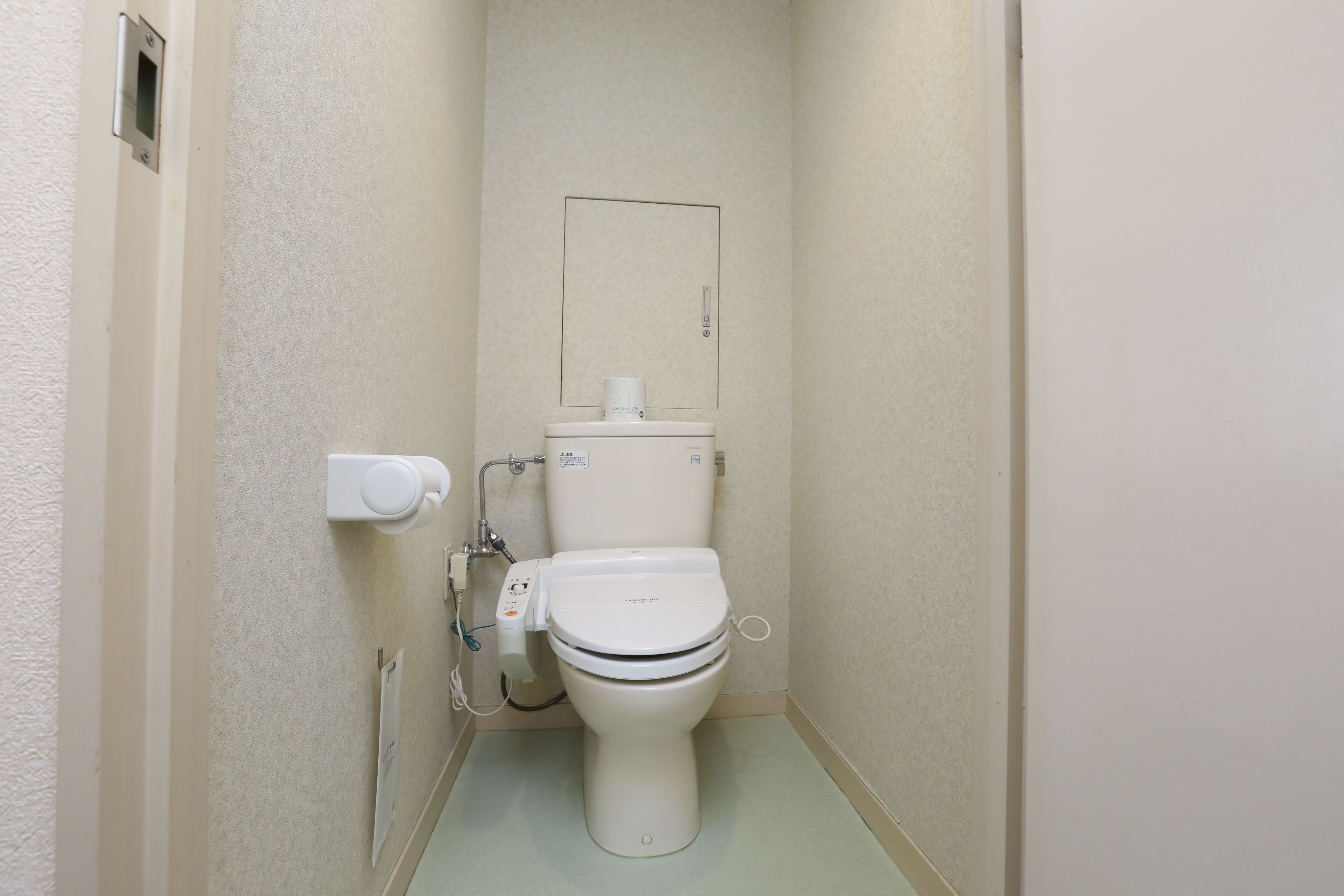 combined shower/bathtub, free toiletries, hair dryer, bathrobes