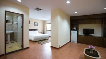 Junior Double Room, 1 Double Bed | Desk, blackout drapes, free WiFi, bed sheets