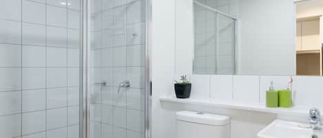 Studio Apartment | Bathroom | Shower, towels
