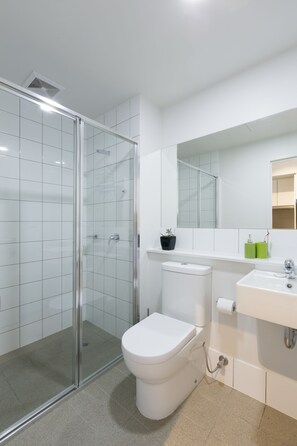 Studio Apartment  | Bathroom | Shower, towels - ECU Joondalup Village (Joondalup)