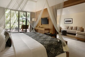 Suite, 1 Bedroom | Bar mini, peti besi dalam bilik, meja, Wi-fi percuma 