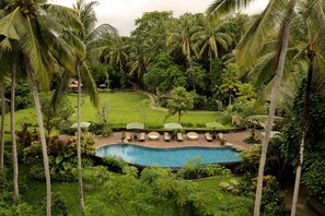 2 piscinas al aire libre, sillones reclinables de piscina