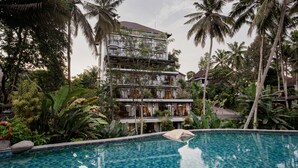 A multi-story hotel with a pool surrounded by tropical vegetation. - Plataran Ubud Hotel & Spa (Ubud)