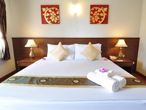 Quarto luxo | Escrivaninha, Wi-Fi de cortesia, roupa de cama