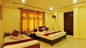 Deluxe Triple Room | Minibar, soundproofing, WiFi (free), bed sheets - Champa Hotel (Hue)