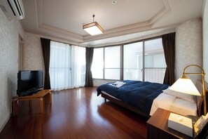 Desk, iron/ironing board, free WiFi, bed sheets - Asuka Hotel (Karatsu)