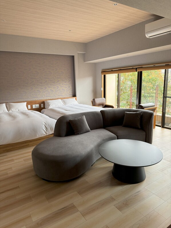 Twin Bedroom with Semi-Open-Air Bath