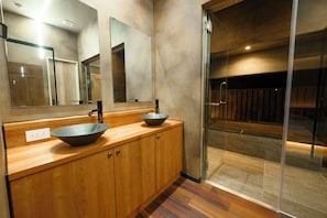 Zimmer, Raucher (Twin Bedroom,Semi-Open-Air Bath Sauna) | Badezimmer | Toilette mit elektrischem Bidet, Handtücher