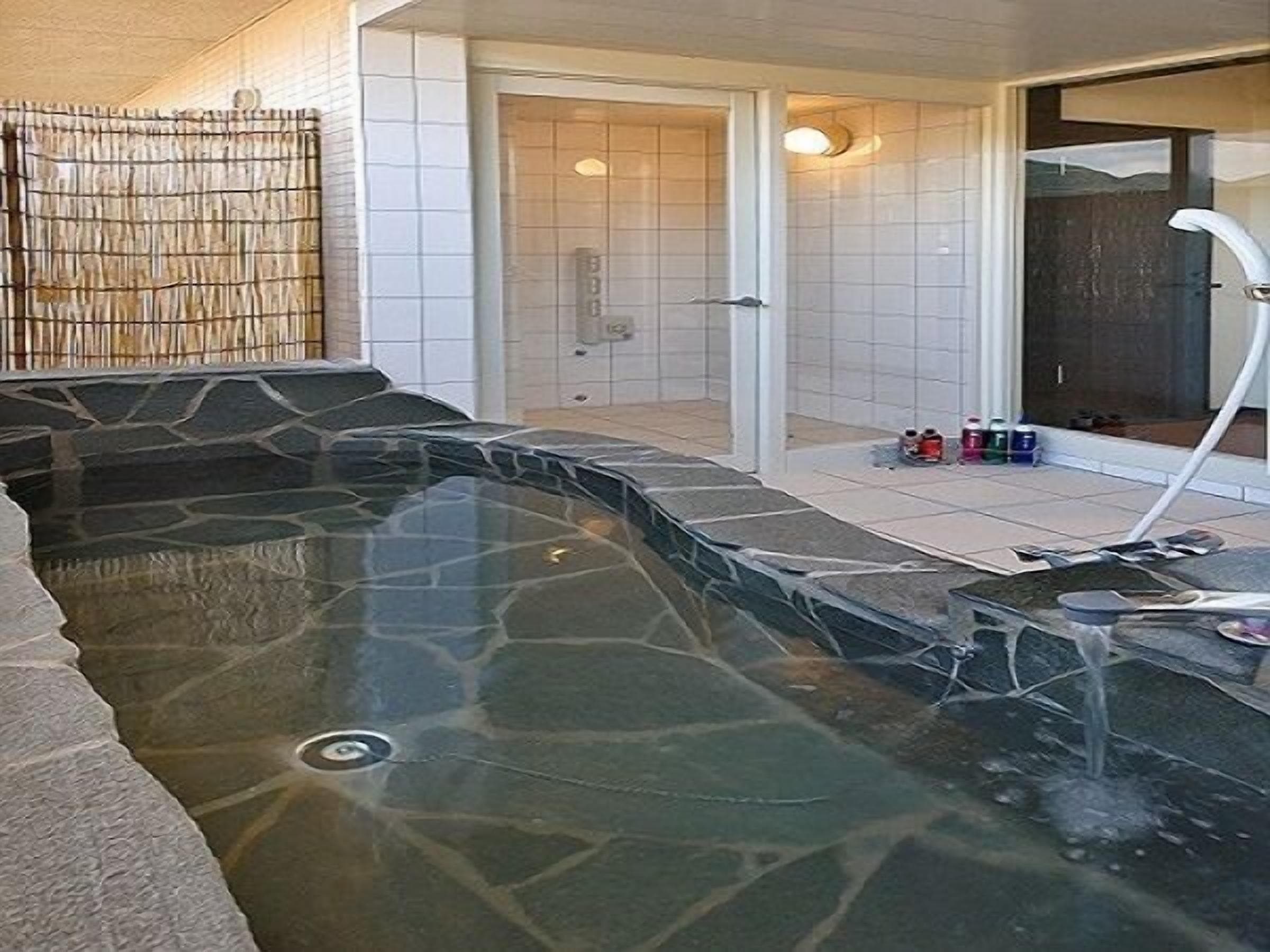 羽绒被、客房内保险箱、遮光窗帘、免费 WiFi