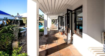 Sixteen Guest House on Main