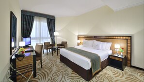 In-room safe, soundproofing, iron/ironing board, rollaway beds - Al Majaz Premiere Hotel Apartment (Sharjah)