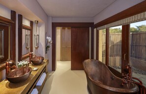 1 bedroom, premium bedding, minibar, in-room safe