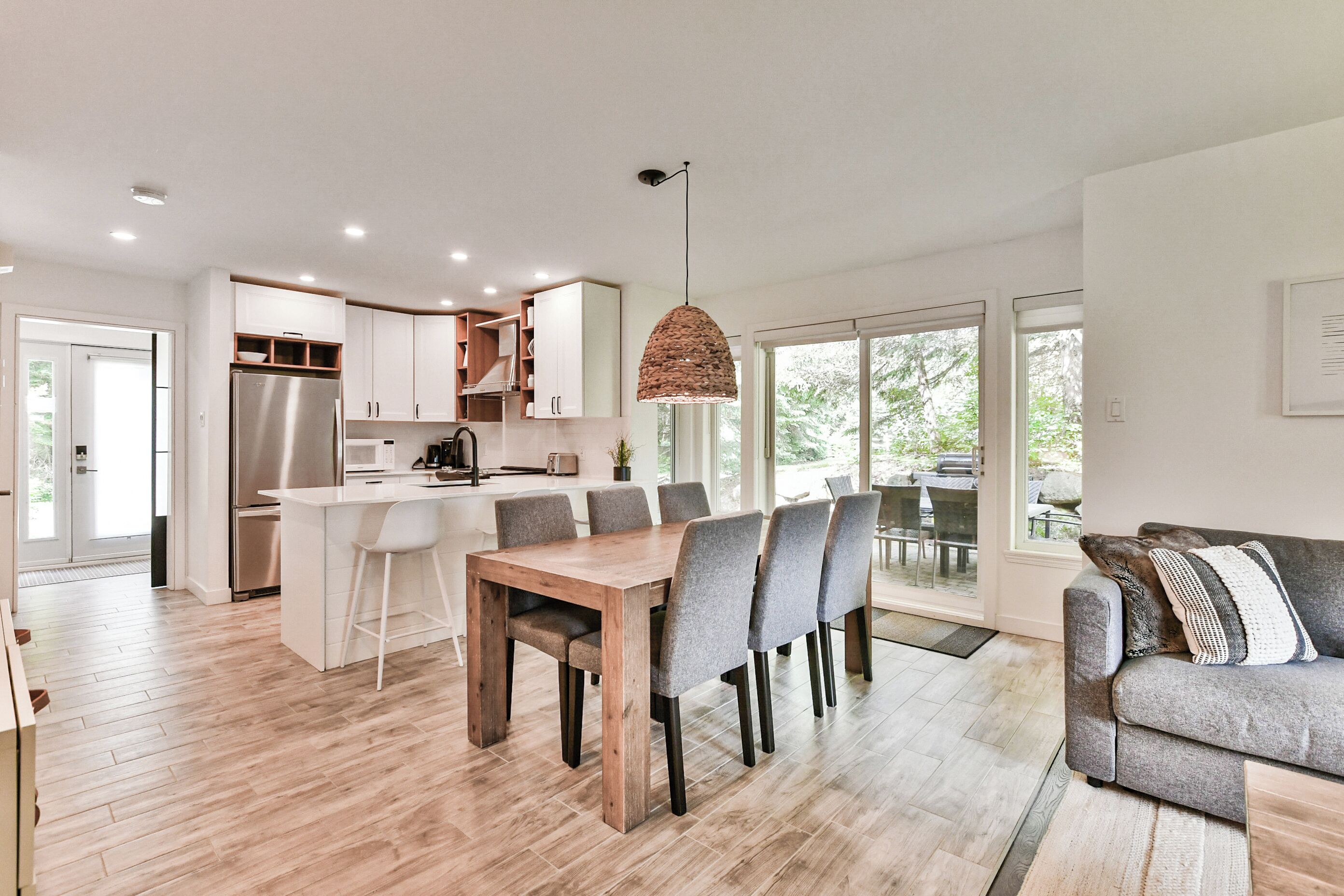 Aiglon 1742, 2 Bedrooms | In-room dining