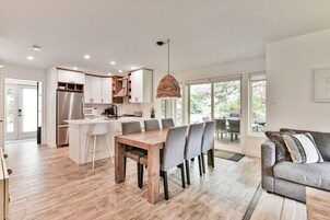Aiglon 1742, 2 Bedrooms | Matservice på rummet