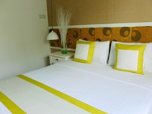 Minibar, in-room safe, desk, free WiFi - Golden Ant Hotel (Ho Chi Minh City)