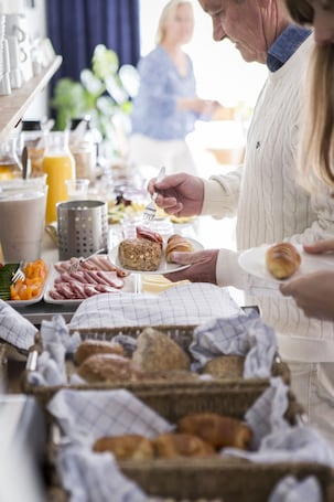 Desayuno buffet diario (SEK 125 por persona)