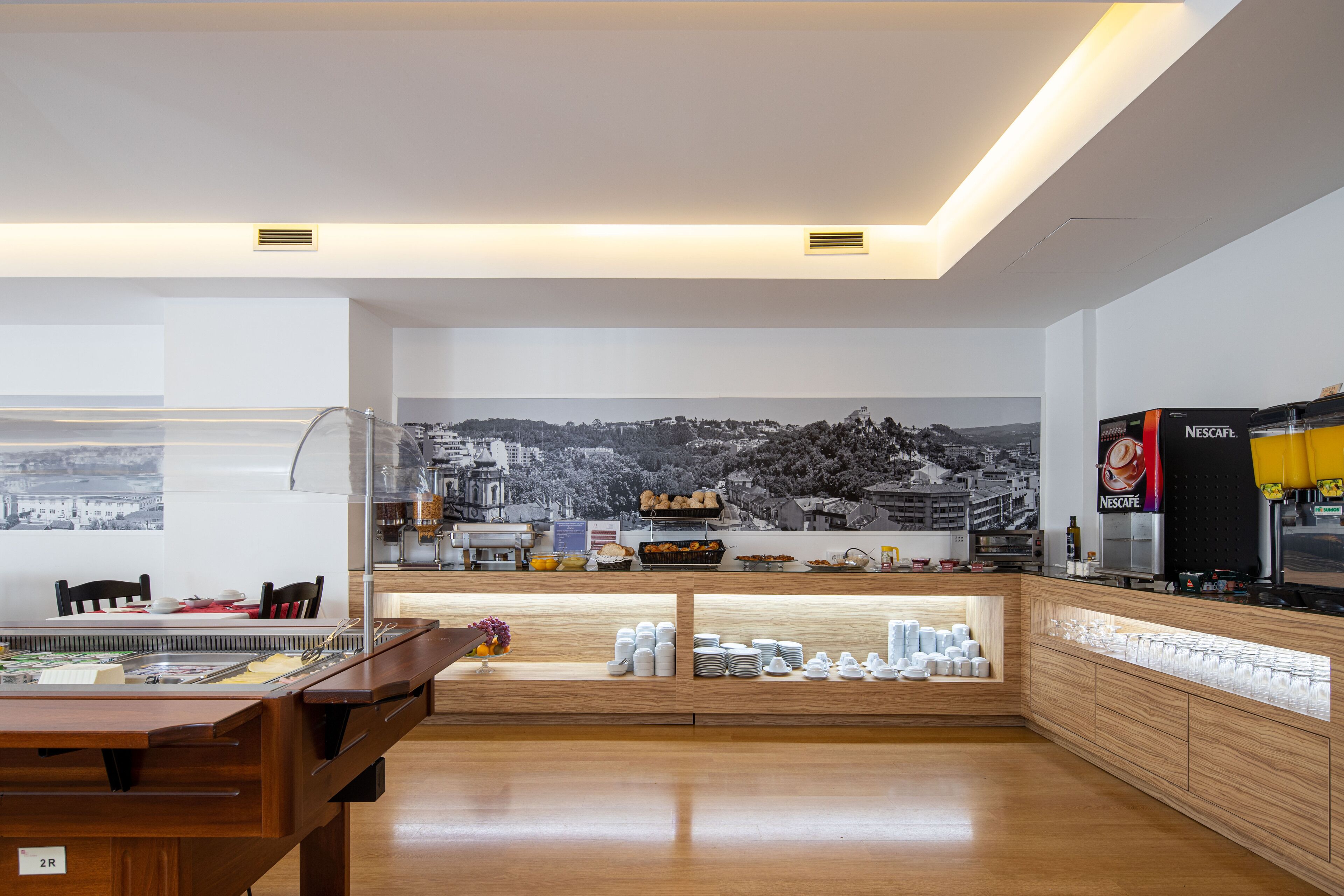 Daily continental breakfast (EUR 12.50 per person)