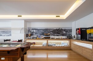 Daily continental breakfast (EUR 12.50 per person)