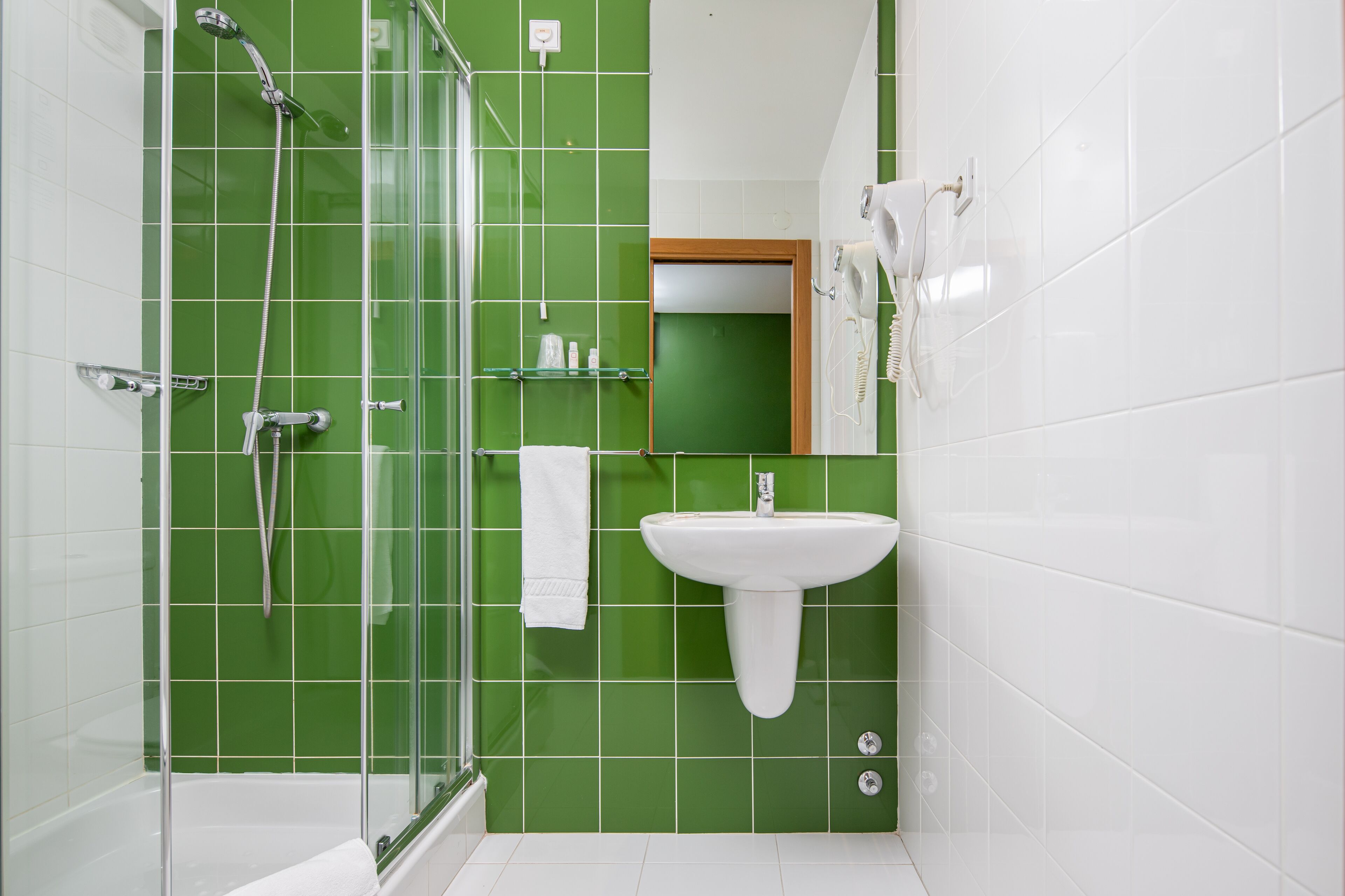 standard single room, 1 single bed | bathroom | free toiletries, hair dryer, towels, soap