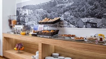 Desayuno continental (EUR 12.50 por persona)
