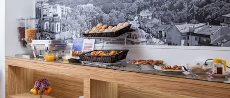Colazione continentale, servita tutte le mattine (12.50 EUR a persona)