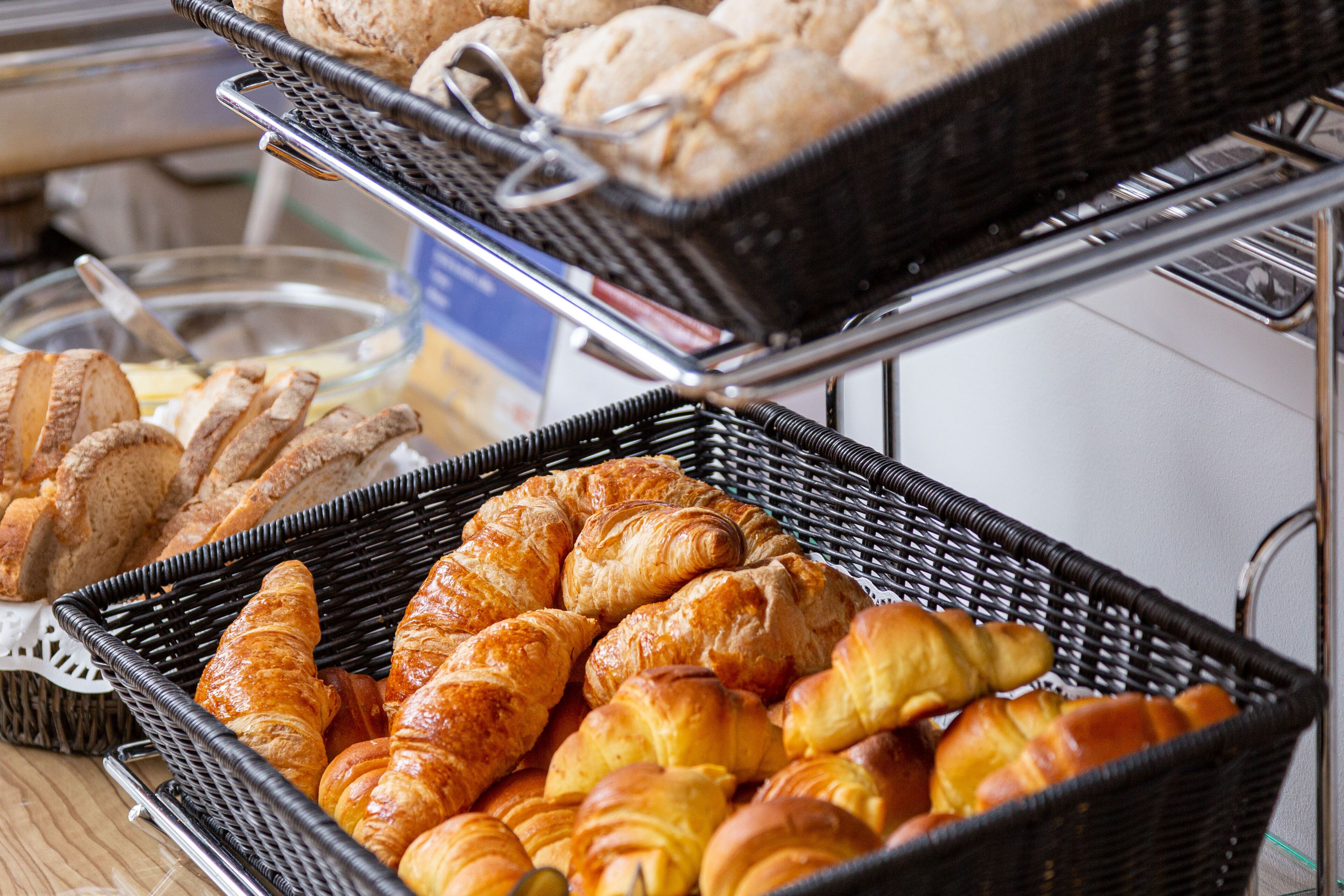 daily continental breakfast (eur 12.50 per person)