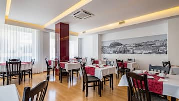 ๋งค์ผ ์ ๋ฝ์ ์์นจ ์์ฌ(1์ธ๋น EUR 12.50)