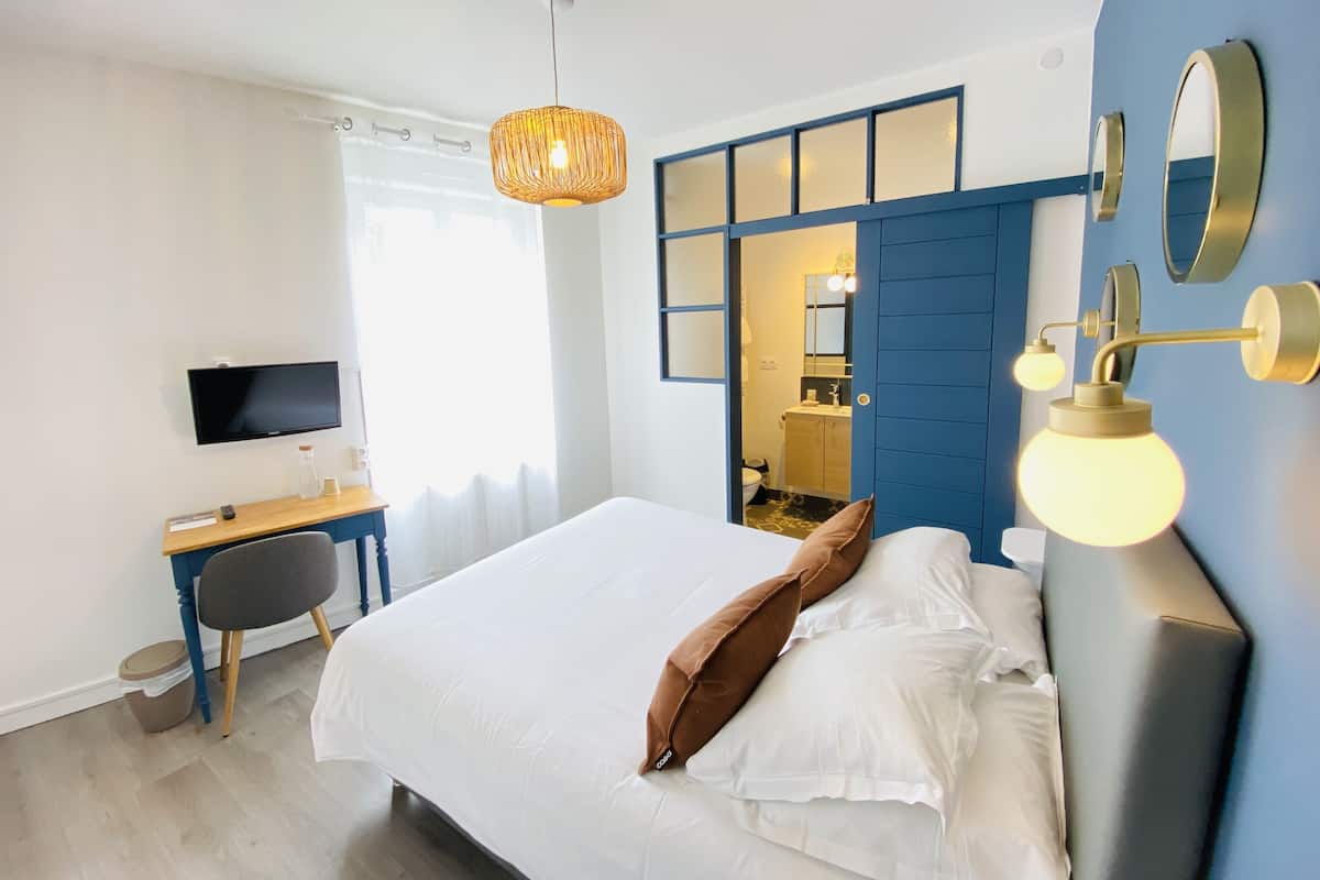 Comfort Üç Kişilik Oda | Kaliteli yatak takımı, ayrı ayrı dekore edilmiş, ayrı ayrı döşenmiş