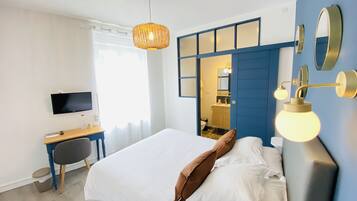 Comfort driepersoonskamer | Luxe beddengoed, individueel gedecoreerd, individueel gemeubileerd