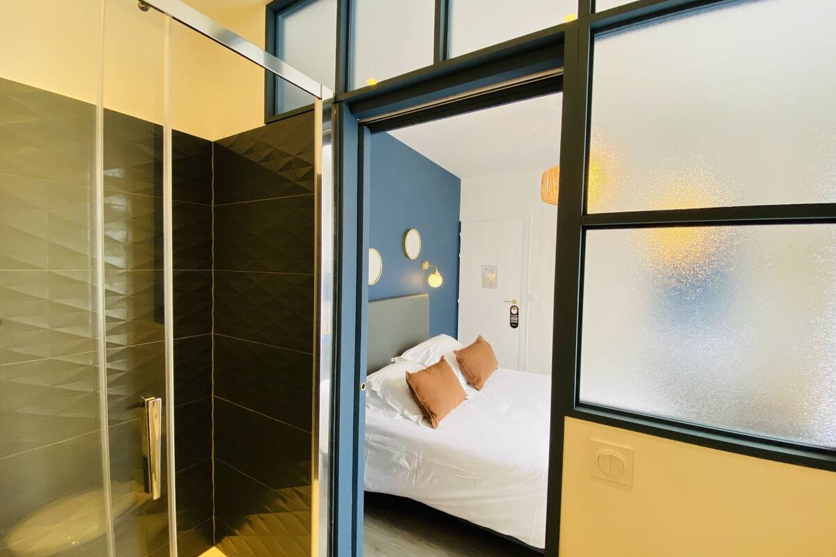comfort triple room | bathroom | free toiletries, hair dryer, towels