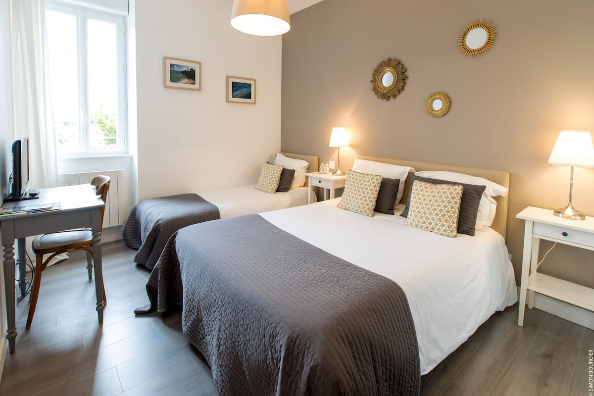 Standard Üç Kişilik Oda | Kaliteli yatak takımı, ayrı ayrı dekore edilmiş, ayrı ayrı döşenmiş