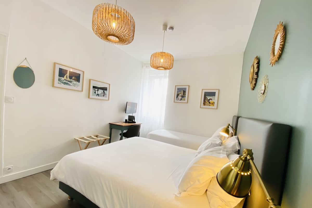 Standard Üç Kişilik Oda | Kaliteli yatak takımı, ayrı ayrı dekore edilmiş, ayrı ayrı döşenmiş